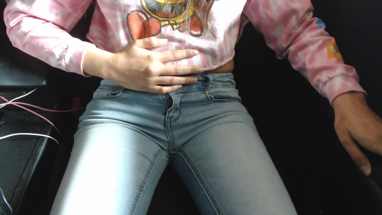 Ciarra - Custom- Farting In Tight Jeans In Car - iWantClips